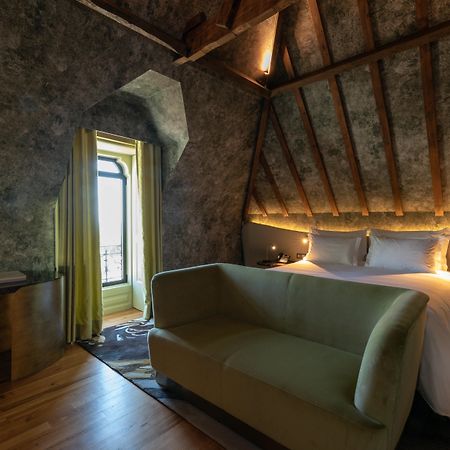 Vila Foz Hotel & Spa - Member Of Design Hotels Porto Luaran gambar The 17th-century attic suite