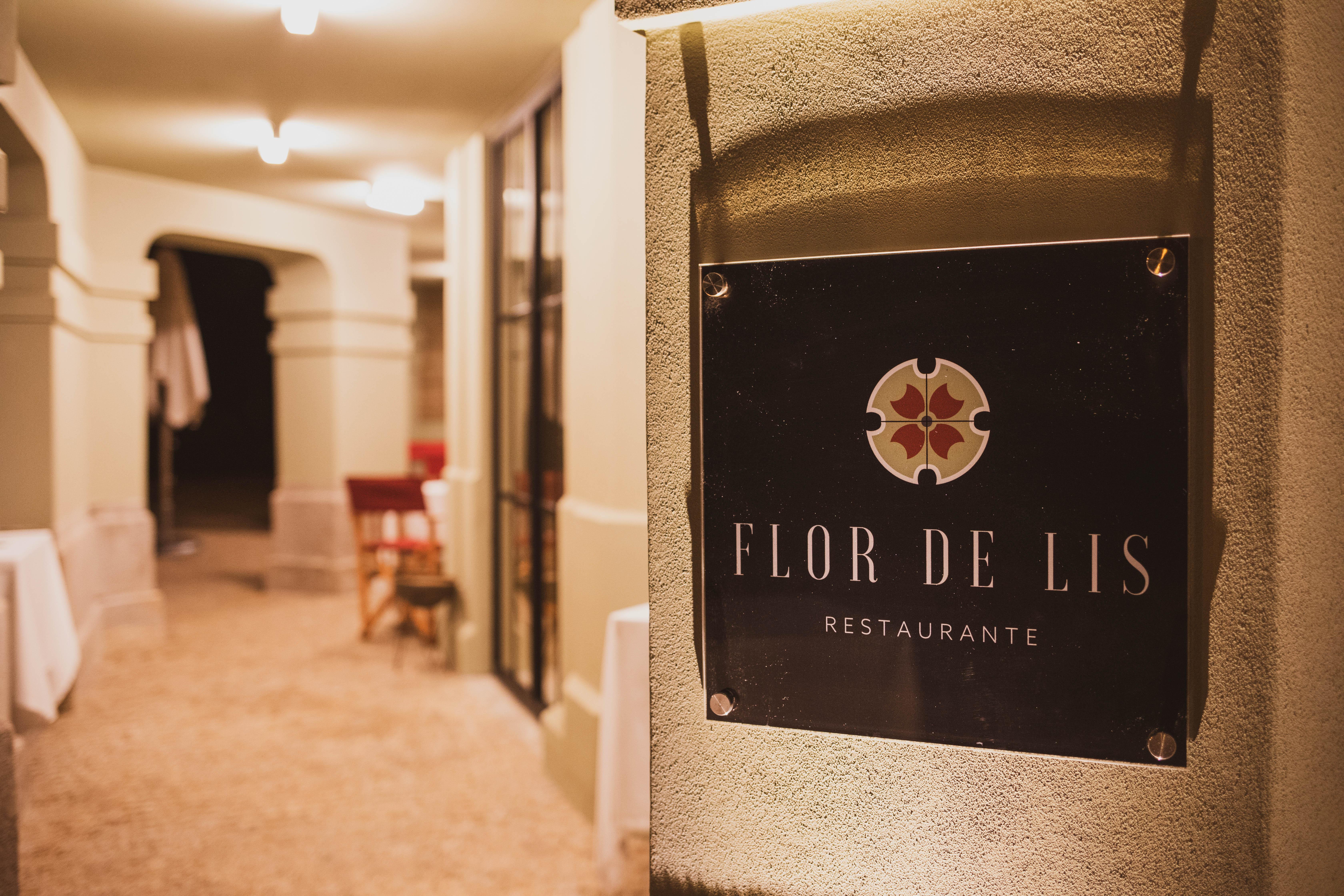 Vila Foz Hotel & Spa - Member Of Design Hotels Porto Luaran gambar Restaurant entrance