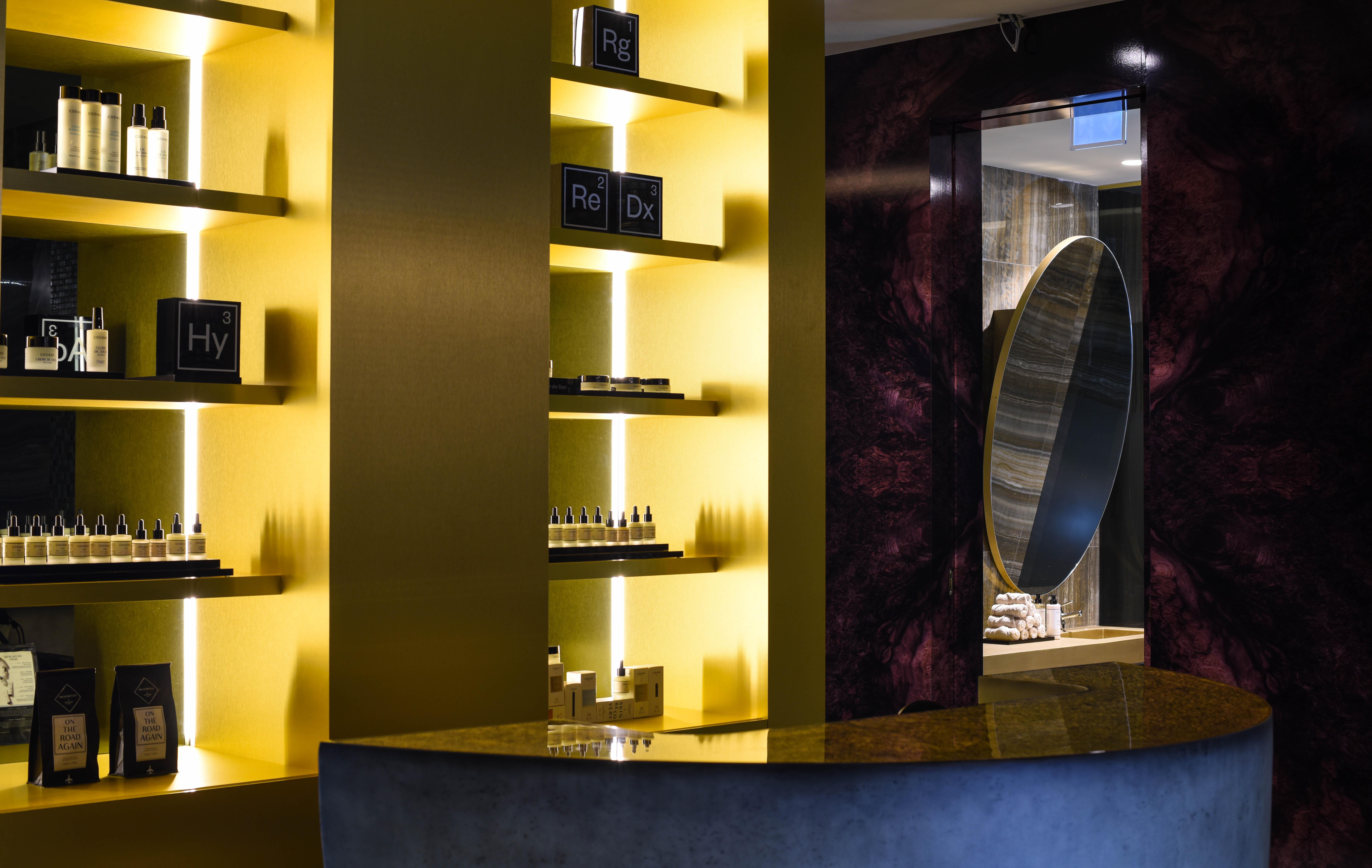 Vila Foz Hotel & Spa - Member Of Design Hotels Porto Luaran gambar The interior of the Tom Ford Beauty store in London