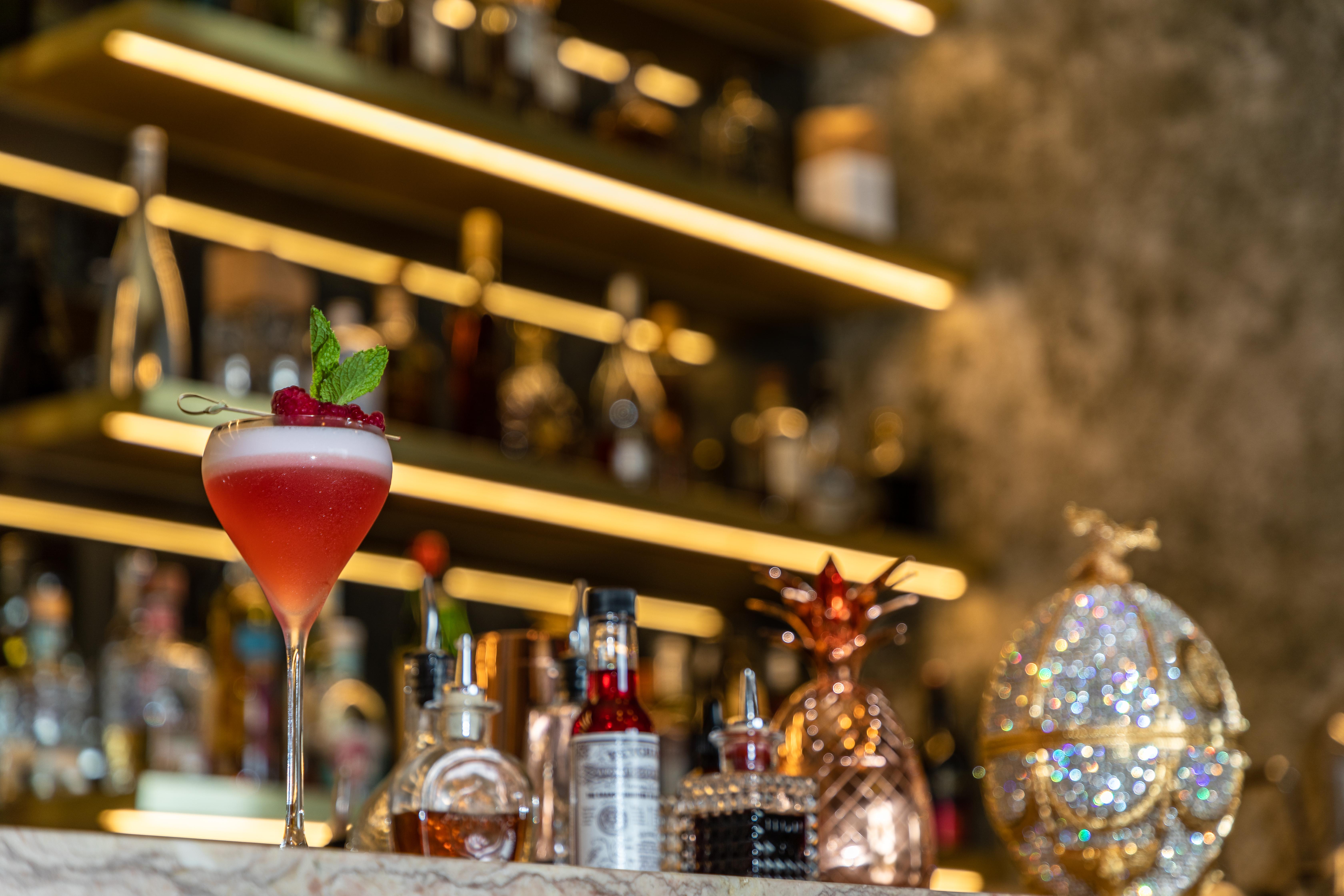 Vila Foz Hotel & Spa - Member Of Design Hotels Porto Luaran gambar A cocktail at the bar