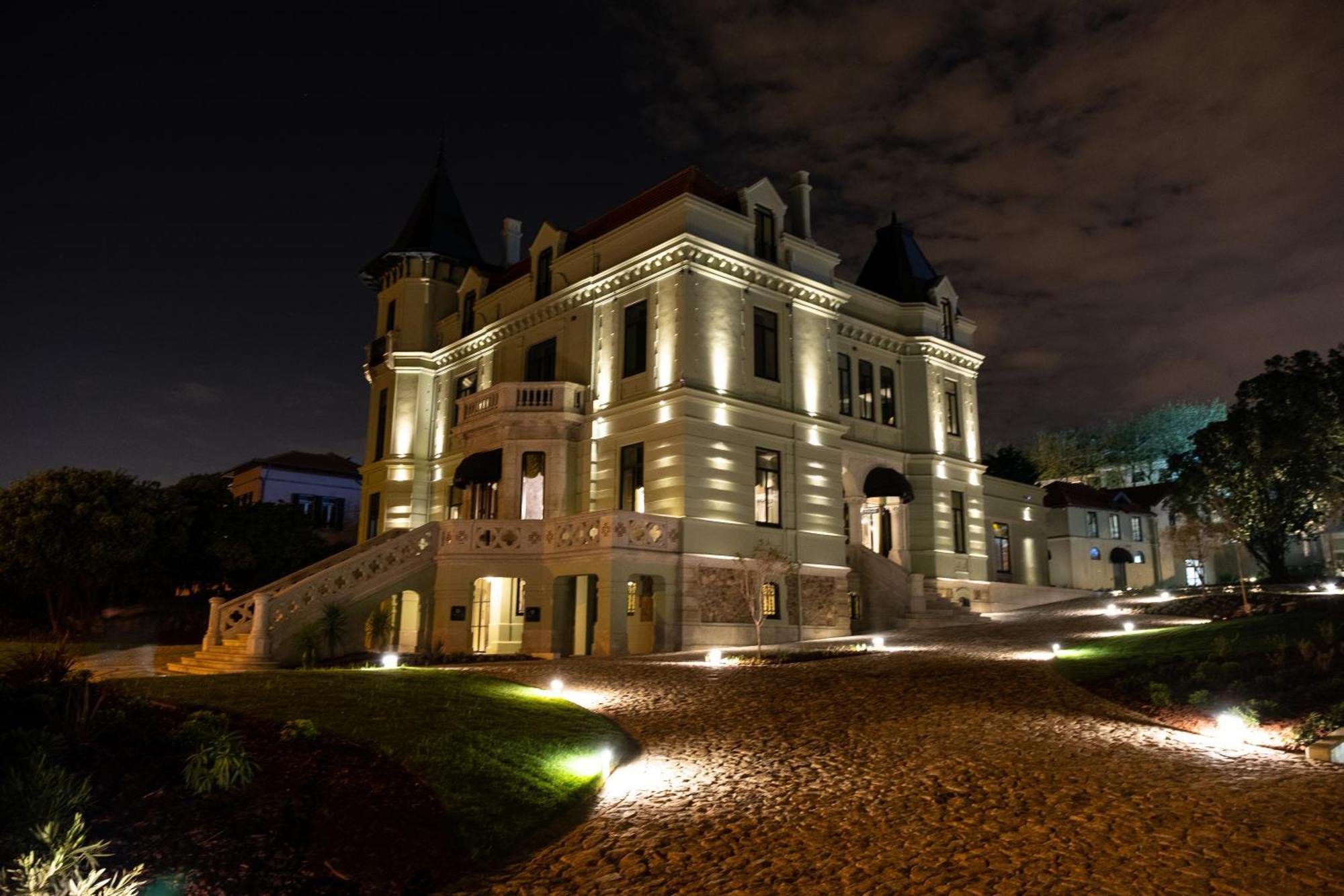 Vila Foz Hotel & Spa - Member Of Design Hotels Porto Luaran gambar The palace at night
