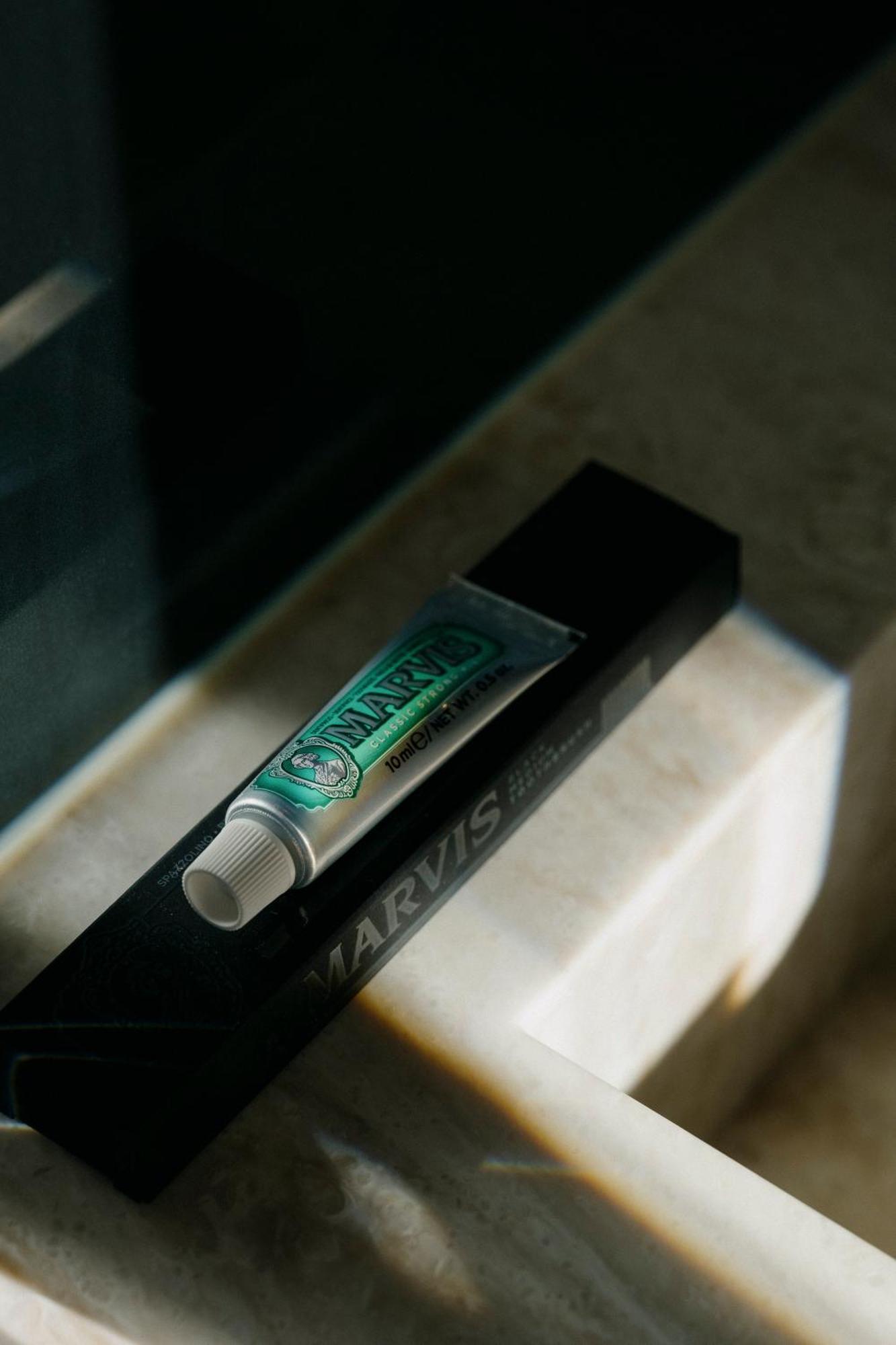 Vila Foz Hotel & Spa - Member Of Design Hotels Porto Luaran gambar A tube of cannabis resin