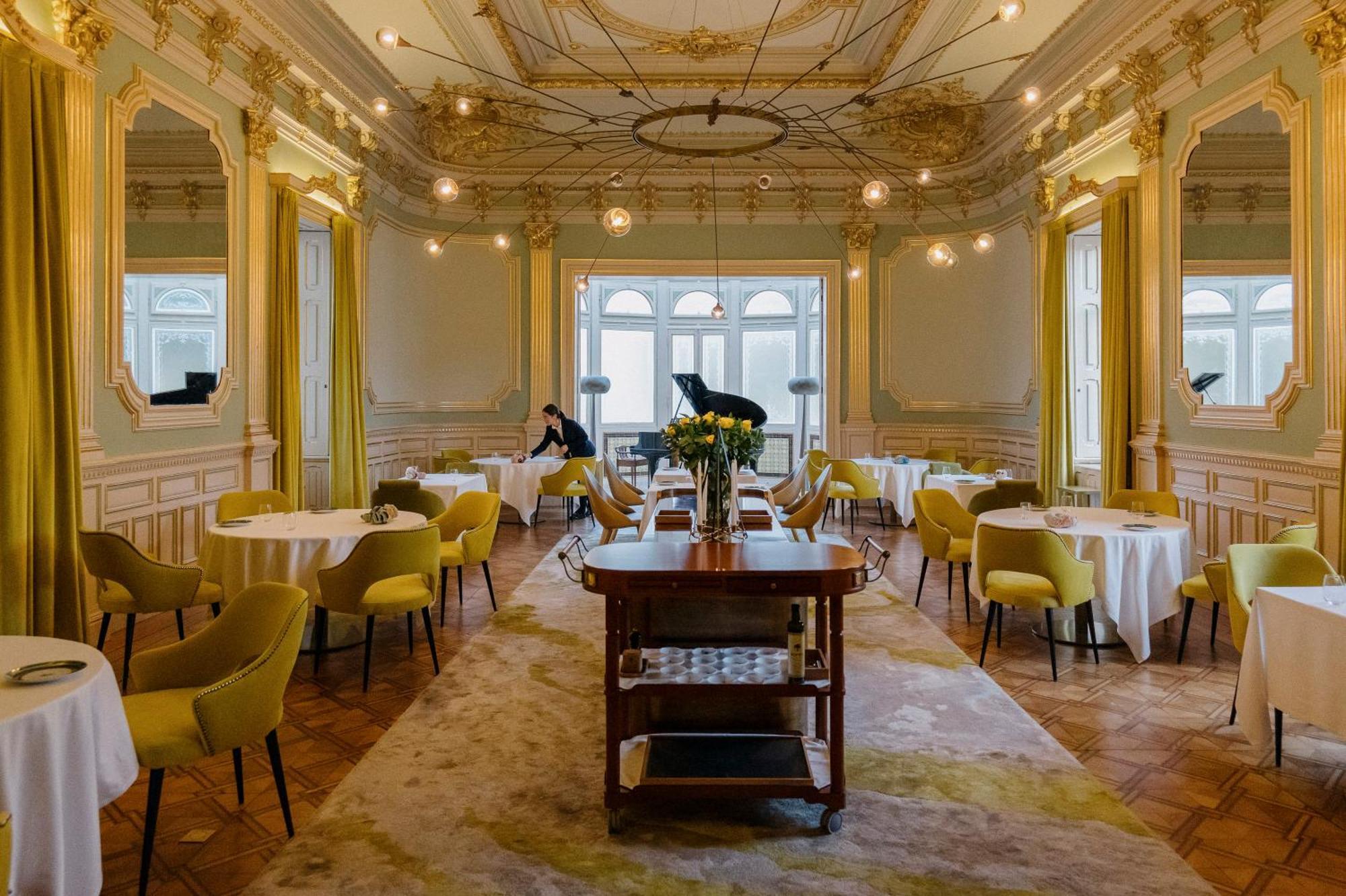 Vila Foz Hotel & Spa - Member Of Design Hotels Porto Luaran gambar Restaurant AOC