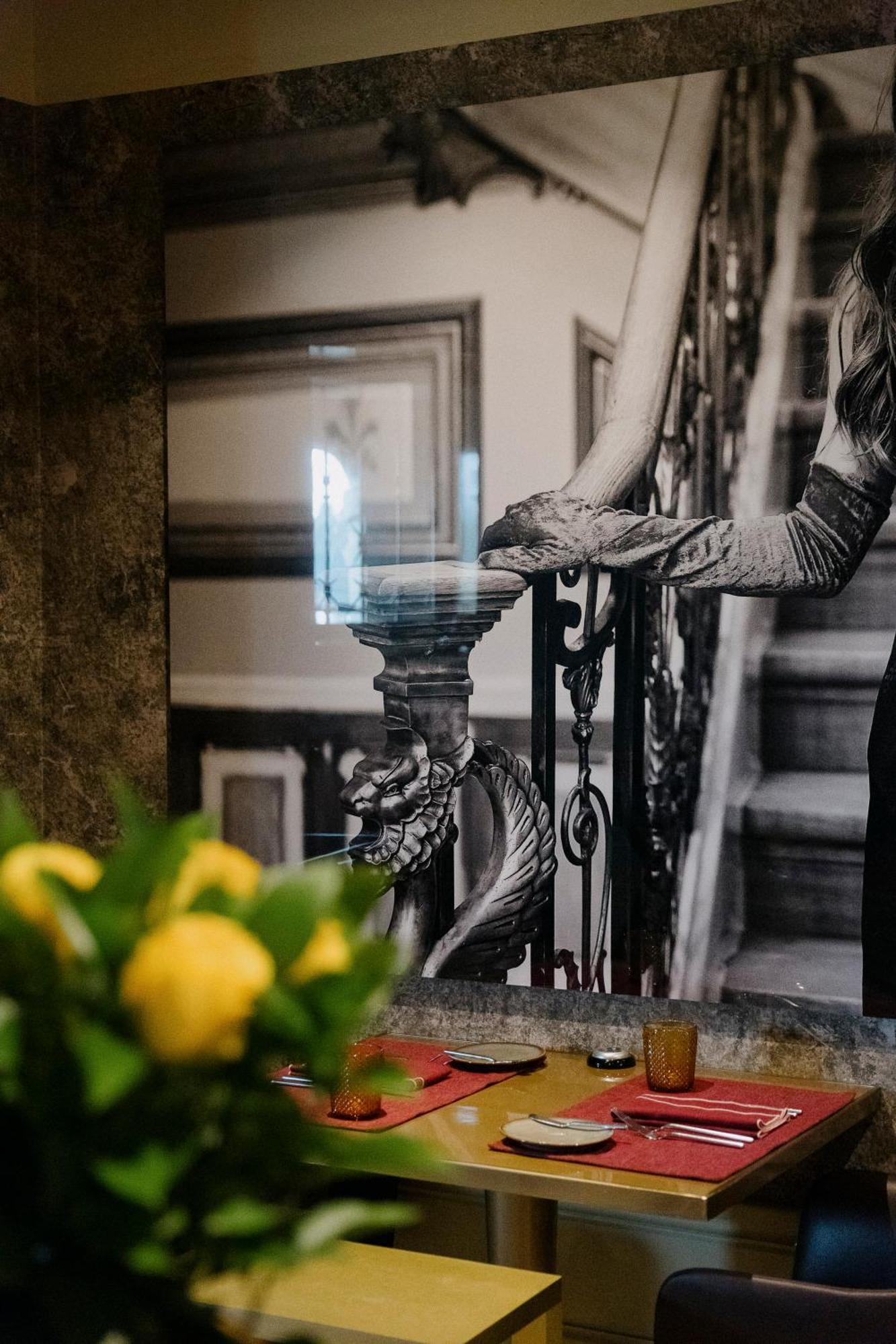 Vila Foz Hotel & Spa - Member Of Design Hotels Porto Luaran gambar The staircase