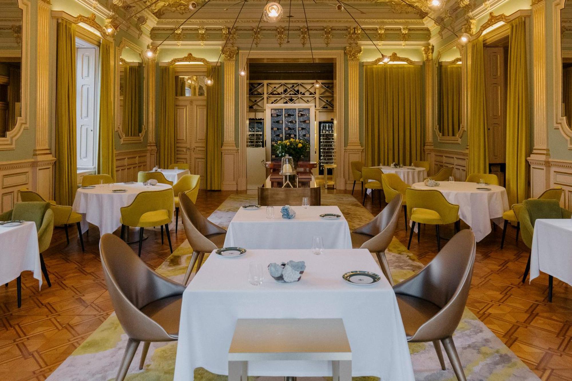 Vila Foz Hotel & Spa - Member Of Design Hotels Porto Luaran gambar Restaurant "La Table d'Or"