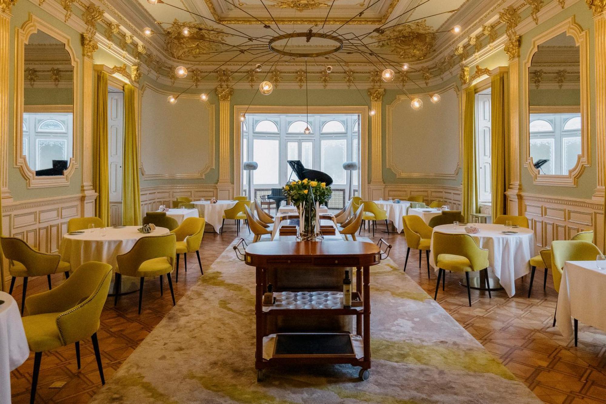 Vila Foz Hotel & Spa - Member Of Design Hotels Porto Luaran gambar Restaurant AOC